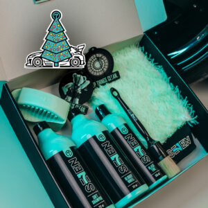 SEVEN Gift Box Soft Shampoo 777 + Bloody Wheel 777 + Black Tire 350 + Rękawica Washing Glove + Aplikator do opon + Pędzel detailingowy + Zawieszka Zapachowa