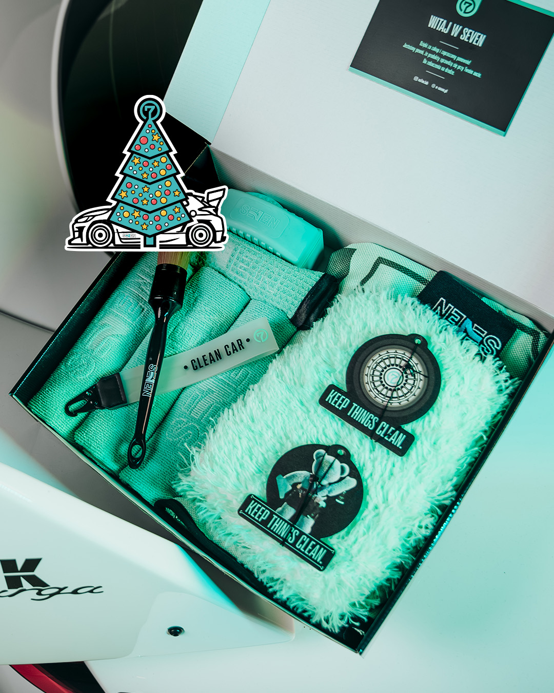 SEVEN Gift Box Interior Cleaner 777 ml + QD PRO 350 + Glass Surface Cleaner 350 + Drying Towel + Waffle Towel + Mikrofibra uniwersalna + Zawieszka